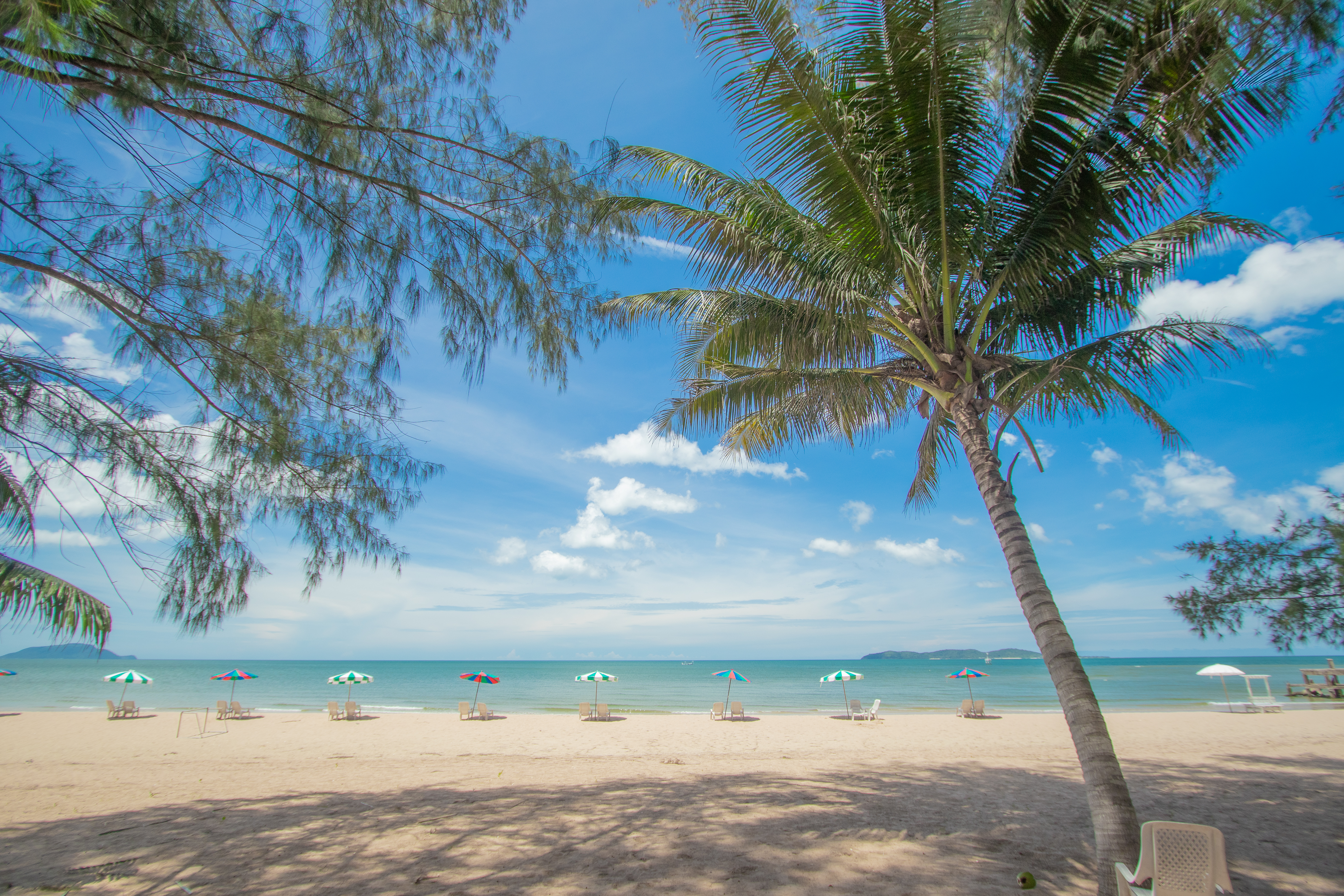 ชายหาดส่วนตัว หาดสนรีสอร์ท